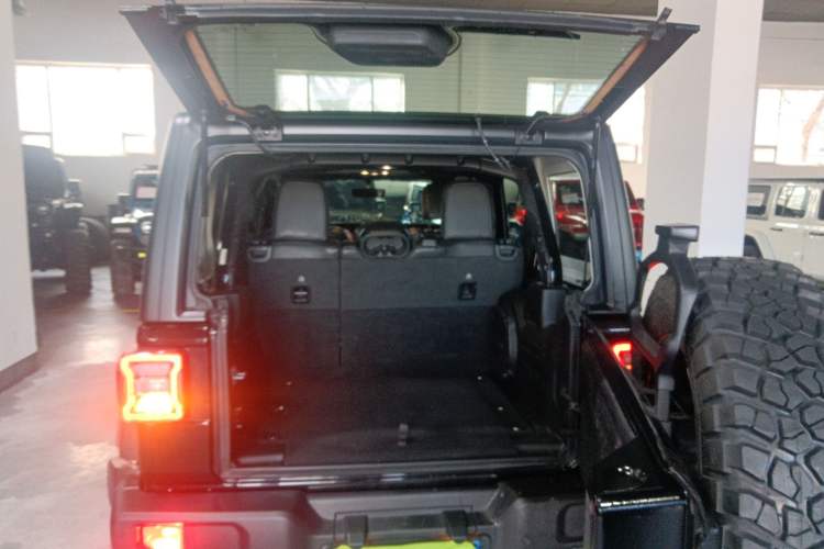 Used Jeep Wrangler 2021 2.0T Robin Hood Four-Door Edition Trunk