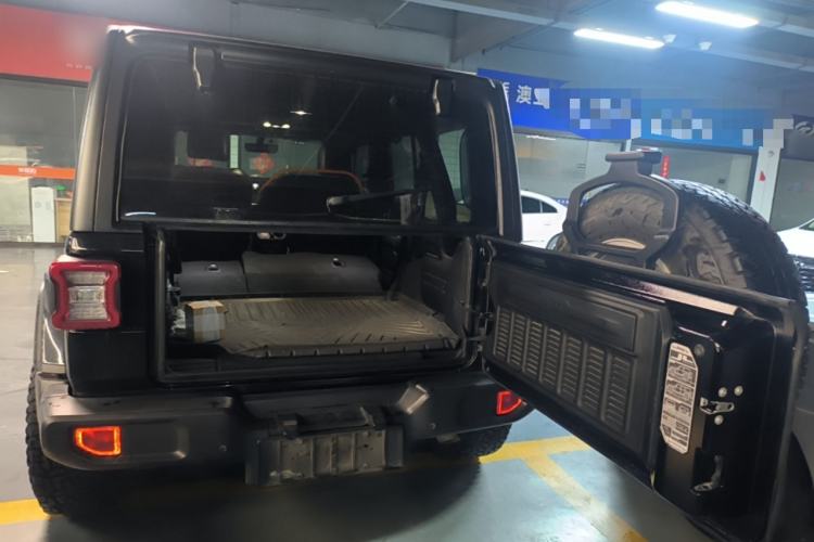 Used Jeep Wrangler 2021 2.0T Sahara Four-Door Edition Trunk