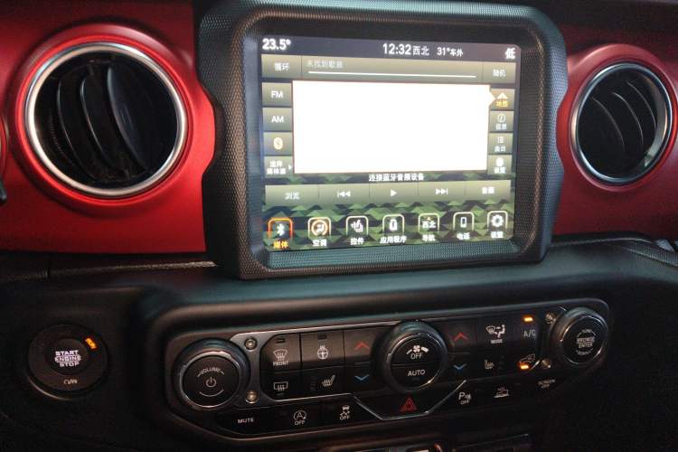 Used Jeep Wrangler 2021 2.0T Robin Hood Four-Door Edition Audio And AC Panel