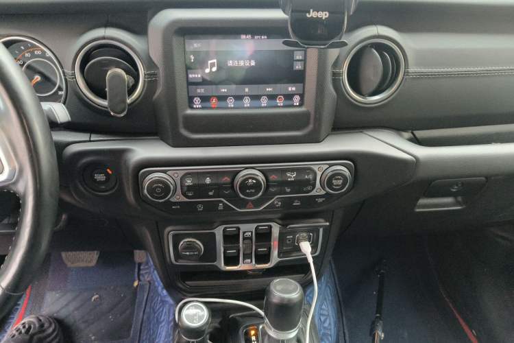 Used Jeep Wrangler 2021 2.0T Sahara Four-Door Edition Audio And AC Panel