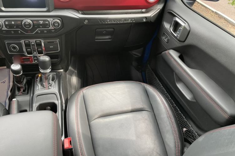 Used Jeep Wrangler 2021 2.0T Robin Hood Four-Door Edition Interior 14