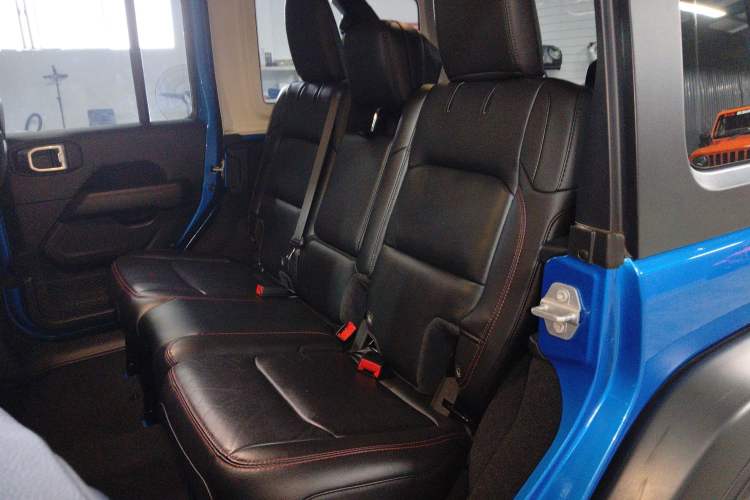 Used Jeep Wrangler 2021 2.0T Robin Hood Four-Door Edition Left Rear Seat