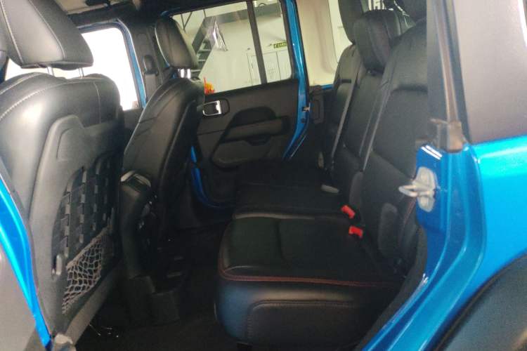 Used Jeep Wrangler 2021 2.0T Robin Hood Four-Door Edition Left Rear Seat