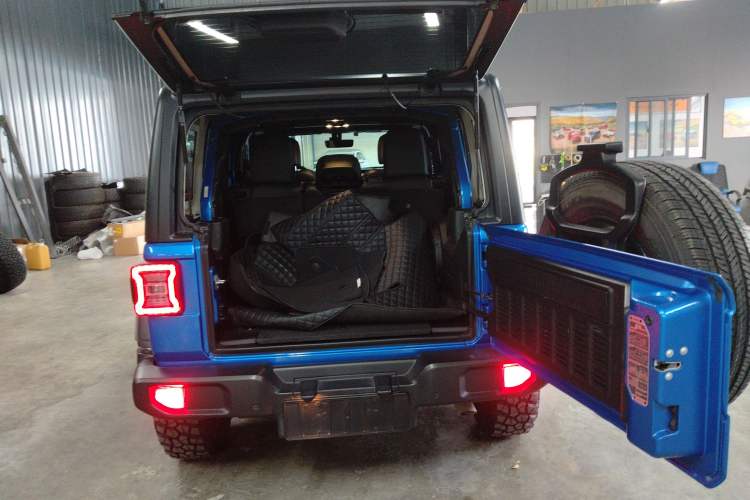 Used Jeep Wrangler 2021 2.0T Robin Hood Four-Door Edition Trunk