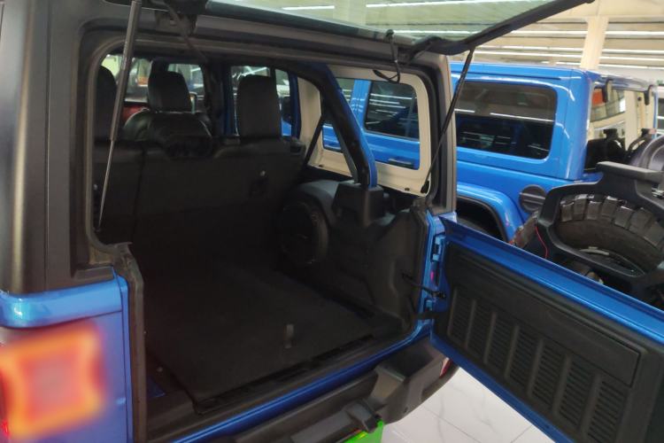 Used Jeep Wrangler 2021 2.0T Robin Hood Four-Door Edition Trunk