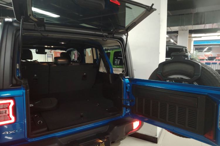 Used Jeep Wrangler 2021 2.0T Sahara Four-Door Edition Trunk