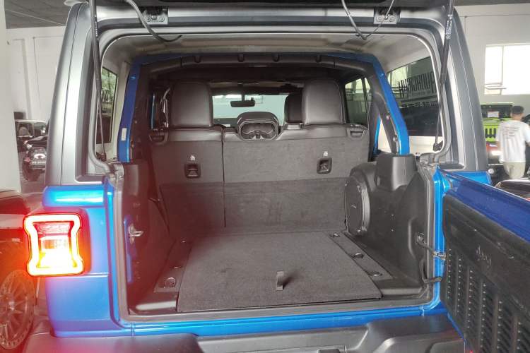 Used Jeep Wrangler 2021 2.0T Robin Hood Four-Door Edition Trunk