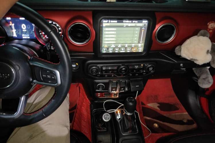 Used Jeep Wrangler 2021 2.0T Robin Hood two-door version Audio And AC Panel