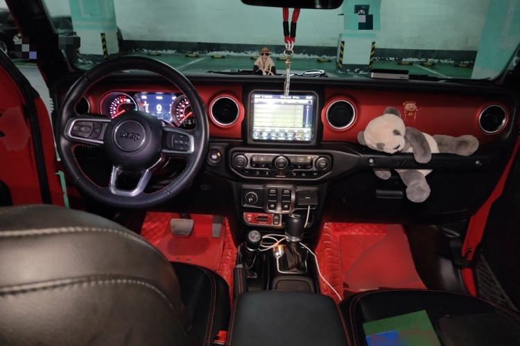 Used Jeep Wrangler 2021 2.0T Robin Hood two-door version Center Console