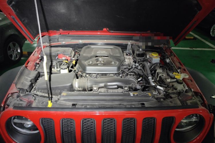 Used Jeep Wrangler 2021 2.0T Robin Hood two-door version Engine Bay