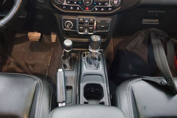 Used Jeep Wrangler 2021 2.0T Sahara Four-Door Edition Gear Lever