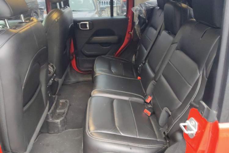 Used Jeep Wrangler 2021 2.0T Sahara Four-Door Edition Interior 4