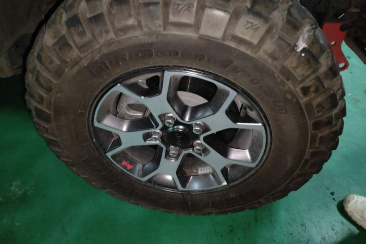 Used Jeep Wrangler 2021 2.0T Robin Hood two-door version Right Front Wheel Hub