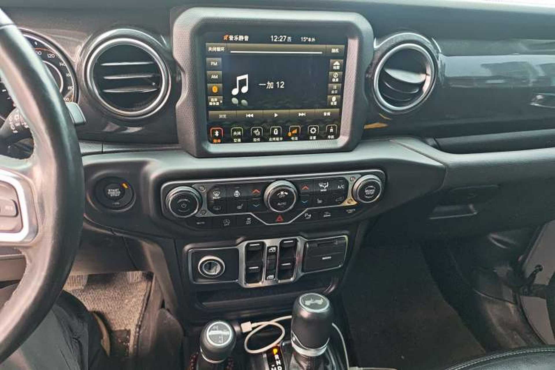 Used Jeep Wrangler 2021 2.0T Sahara Four-Door Edition Audio And AC Panel