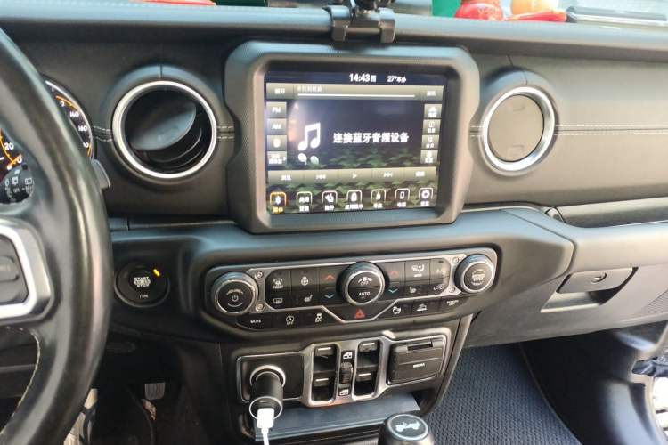 Used Jeep Wrangler 2021 2.0T 80th Anniversary Edition Audio And AC Panel
