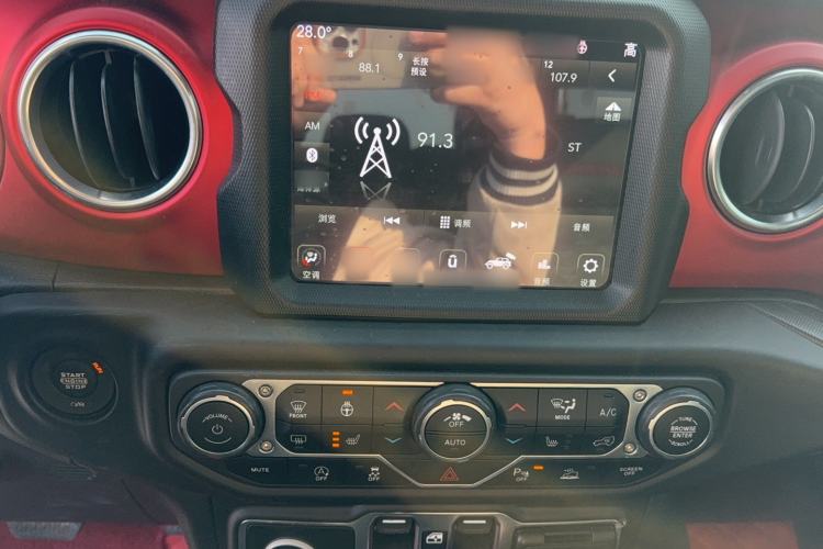 Used Jeep Wrangler 2021 2.0T Robin Hood Four-Door Edition Audio And AC Panel