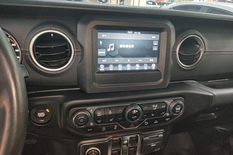 Used Jeep Wrangler 2021 2.0T Sahara Four-Door Edition Audio And AC Panel