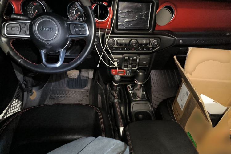 Used Jeep Wrangler 2021 2.0T Robin Hood Four-Door Edition Center Console
