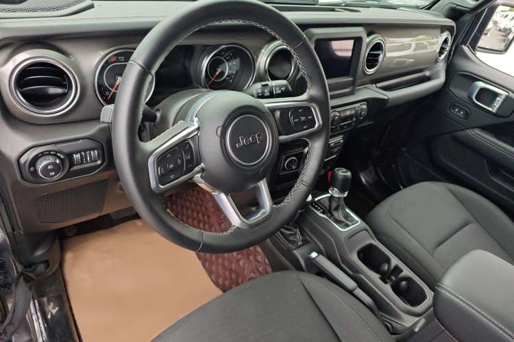 Used Jeep Wrangler 2021 2.0T Sahara Two-Door Edition Center Console