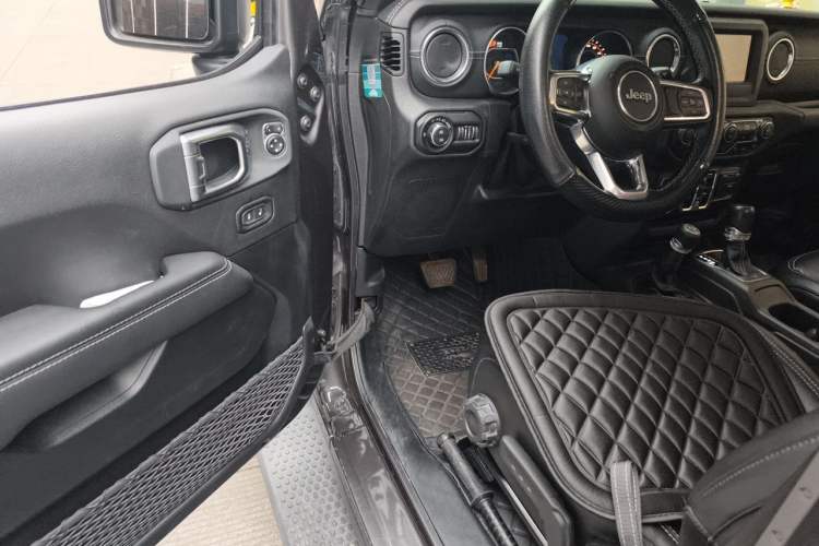 Used Jeep Wrangler 2021 2.0T Sahara Four-Door Edition Driver Seat