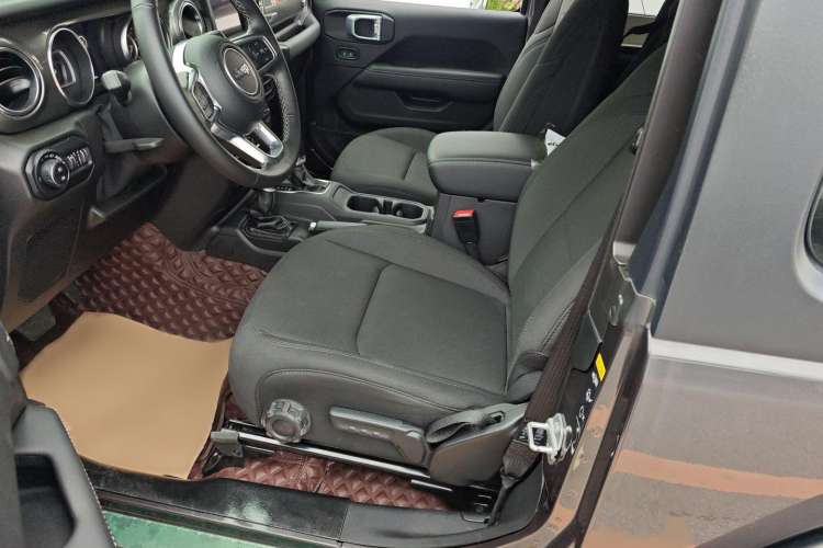 Used Jeep Wrangler 2021 2.0T Sahara Two-Door Edition Driver Seat