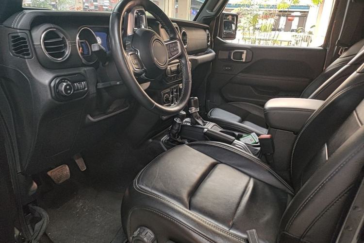 Used Jeep Wrangler 2021 2.0T Sahara Four-Door Edition Driver Seat