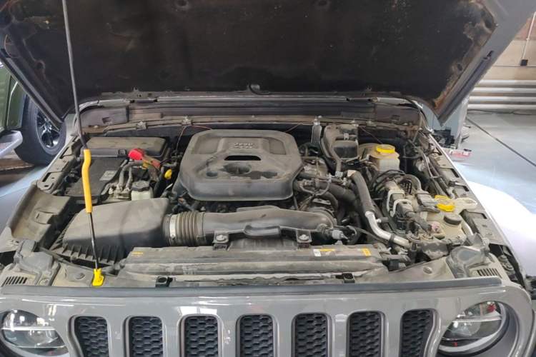 Used Jeep Wrangler 2021 2.0T Robin Hood Four-Door Edition Engine Bay