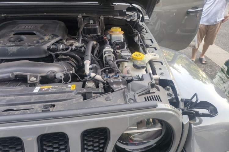 Used Jeep Wrangler 2021 2.0T Sahara Four-Door Edition Engine Bay Left