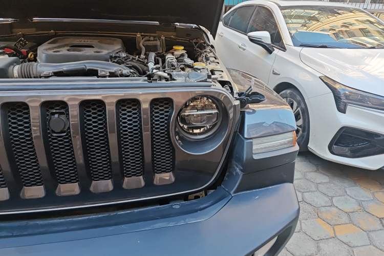 Used Jeep Wrangler 2021 2.0T Sahara Four-Door Edition Engine Bay Left