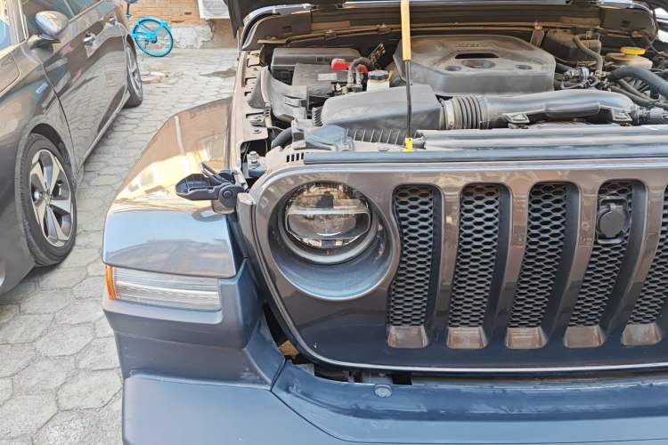 Used Jeep Wrangler 2021 2.0T Sahara Four-Door Edition Engine Bay Right