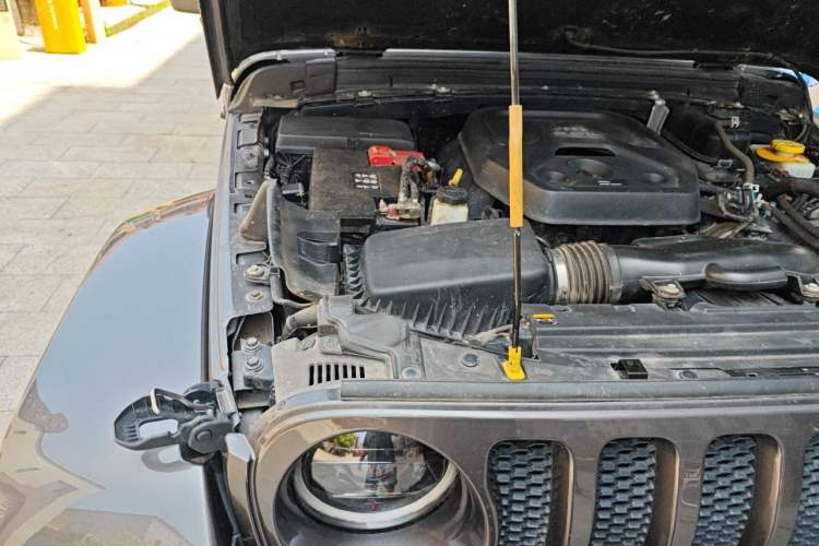 Used Jeep Wrangler 2021 2.0T Sahara Four-Door Edition Engine Bay Right