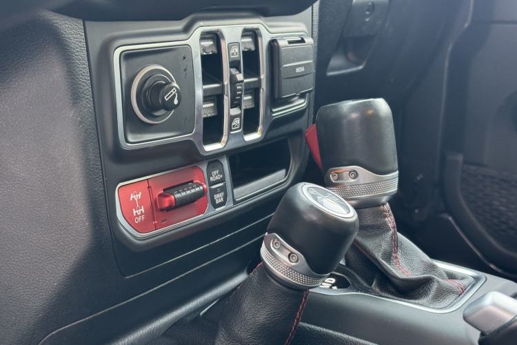 Used Jeep Wrangler 2021 2.0T Robin Hood Four-Door Edition Exterior 2