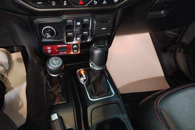 Used Jeep Wrangler 2021 2.0T Robin Hood Four-Door Edition Gear Lever