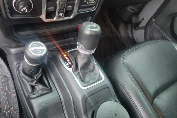 Used Jeep Wrangler 2021 2.0T Sahara Four-Door Edition Gear Lever