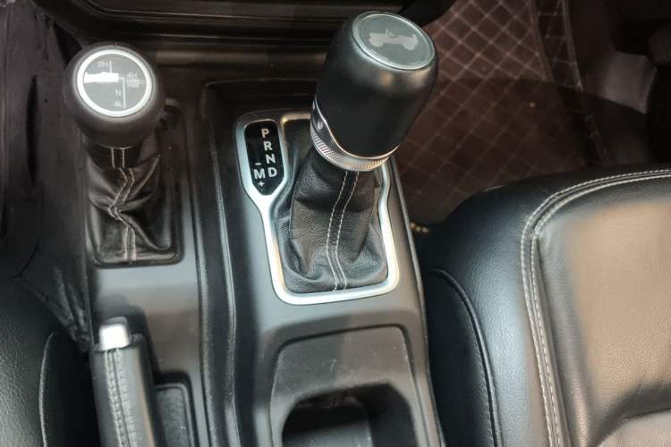 Used Jeep Wrangler 2021 2.0T Sahara Four-Door Edition Gear Lever