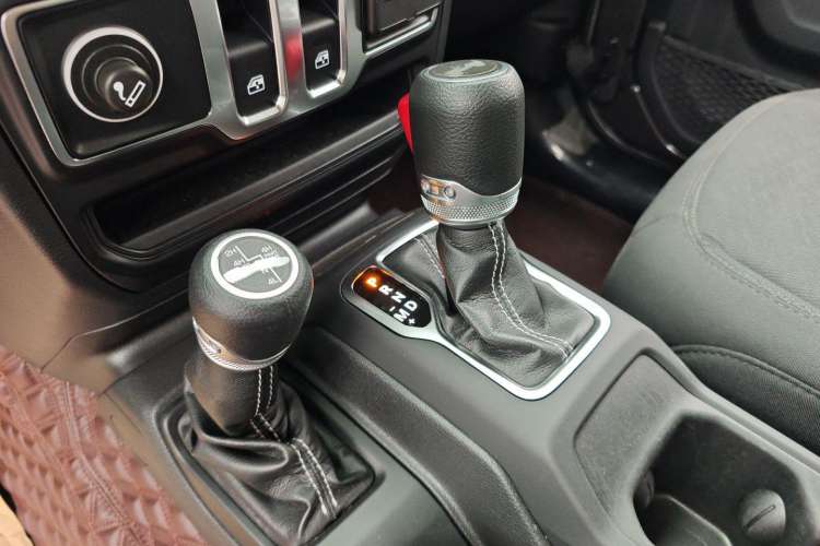 Used Jeep Wrangler 2021 2.0T Sahara Two-Door Edition Gear Lever