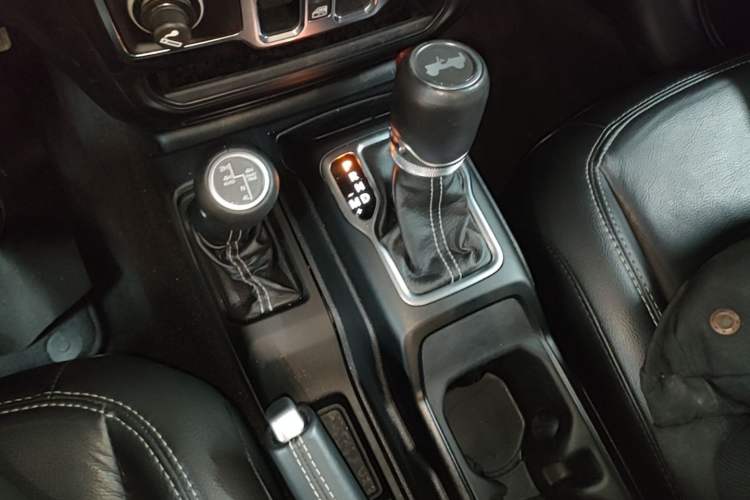 Used Jeep Wrangler 2021 2.0T Sahara Four-Door Edition Gear Lever