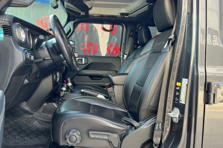 Used Jeep Wrangler 2021 2.0T Sahara Four-Door Edition Interior 2