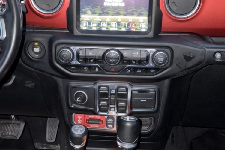 Used Jeep Wrangler 2021 2.0T Sahara Four-Door Edition Interior 2