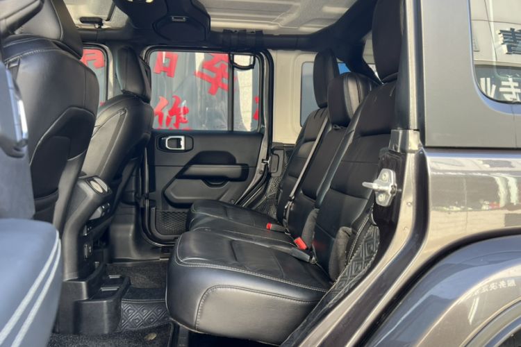 Used Jeep Wrangler 2021 2.0T Sahara Four-Door Edition Interior 3
