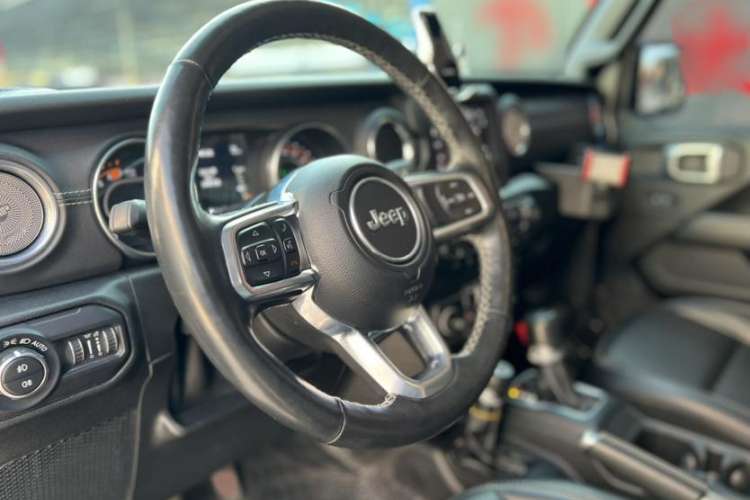 Used Jeep Wrangler 2021 2.0T Sahara Four-Door Edition Interior 4