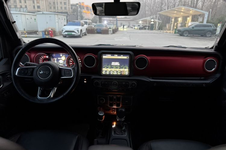 Used Jeep Wrangler 2021 2.0T Sahara Four-Door Edition Interior 4