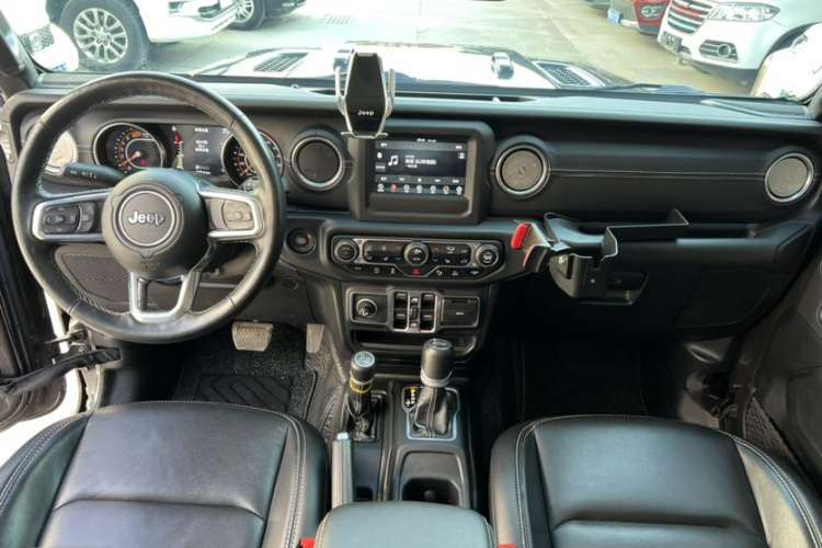 Used Jeep Wrangler 2021 2.0T Sahara Four-Door Edition Interior 5