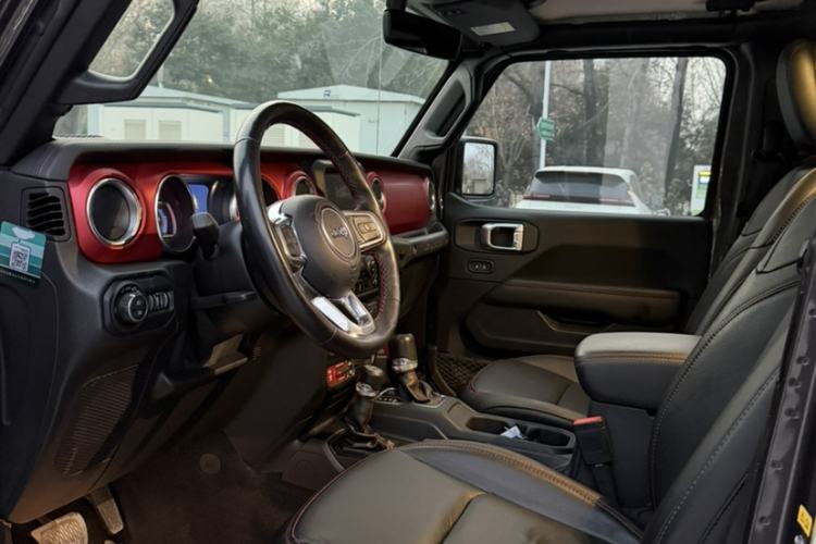 Used Jeep Wrangler 2021 2.0T Sahara Four-Door Edition Interior 6