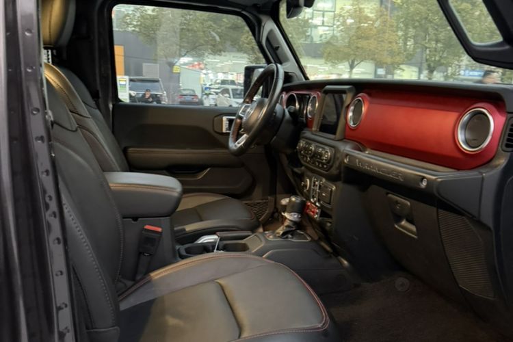 Used Jeep Wrangler 2021 2.0T Sahara Four-Door Edition Interior 7