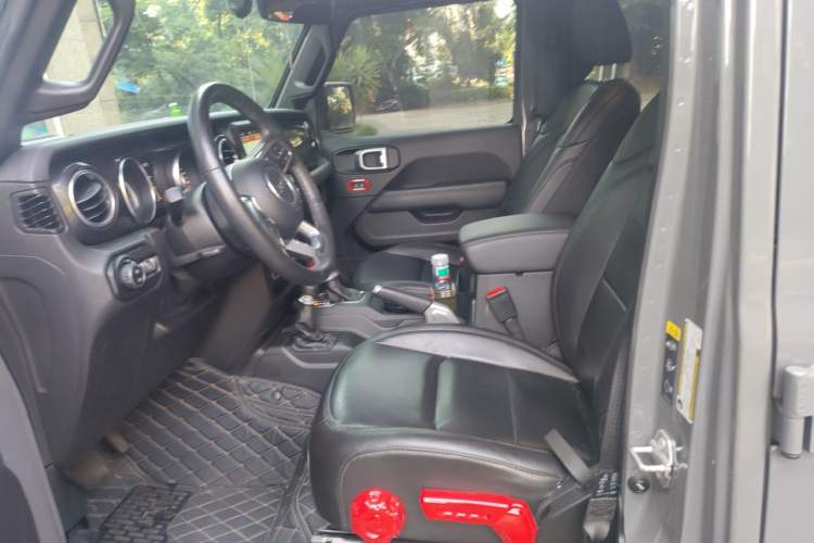 Used Jeep Wrangler 2021 2.0T Sahara Four-Door Edition Left Front Seat