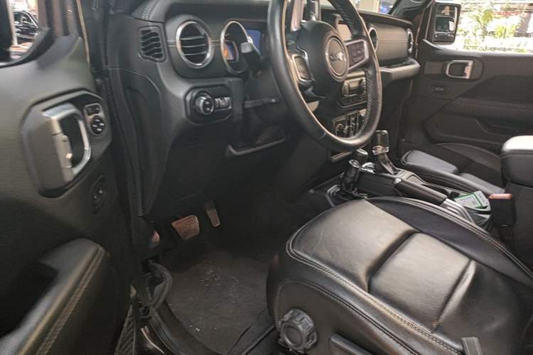 Used Jeep Wrangler 2021 2.0T Sahara Four-Door Edition Left Front Seat
