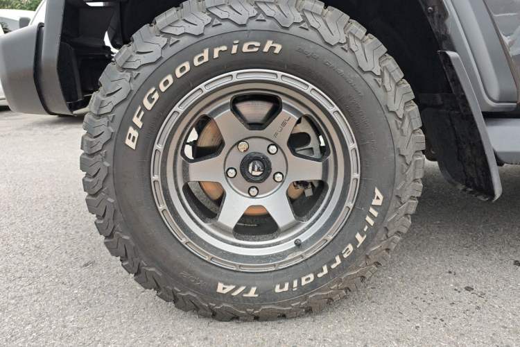Used Jeep Wrangler 2021 2.0T Sahara Two-Door Edition Left Front Wheel Hub