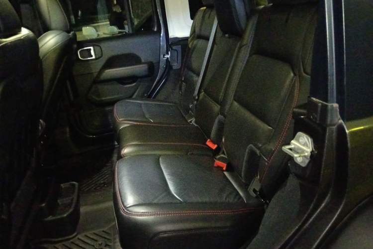 Used Jeep Wrangler 2021 2.0T Robin Hood Four-Door Edition Left Rear Seat