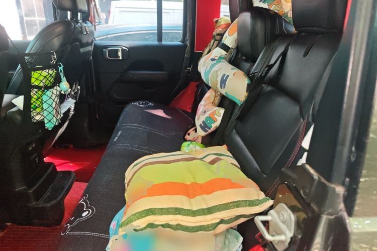 Used Jeep Wrangler 2021 2.0T Robin Hood Four-Door Edition Left Rear Seat